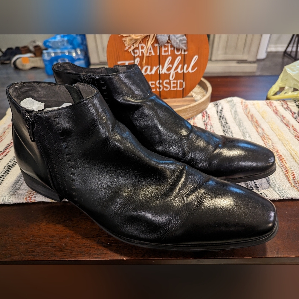 Steve Madden chukka style boots